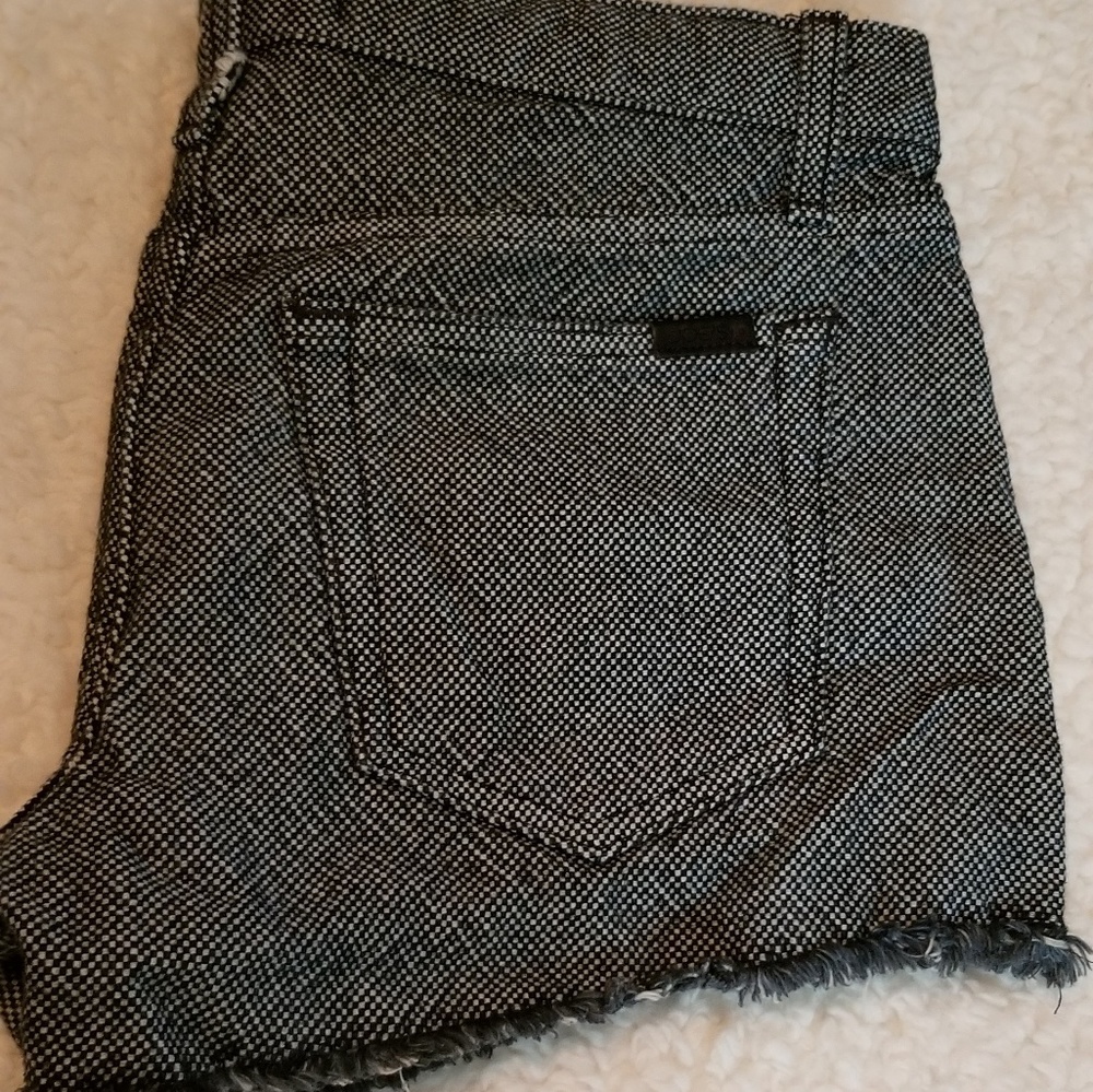 Shorts - Picture 3 of 3